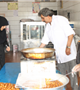 بازدید مدیر گروه بهداشت محیط و حرفه ای معاونت بهداشتی از مراکز پخت و توزیع زولبیا در شهرستان راور 