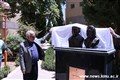 رو نمایی از سردیس مهندس افضلی پور  و بانو فاخره صبا در دانشکده پزشکی
