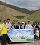جمعی از کارکنان مرکز آموزشی درمانی افضلی پور اقدام به جمع آوری زباله از دامن طبیعت کردند