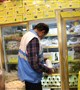 کشف و معدوم سازی تخم مرغ و مواد خوراکی غیر قابل مصرف در شهر کرمان